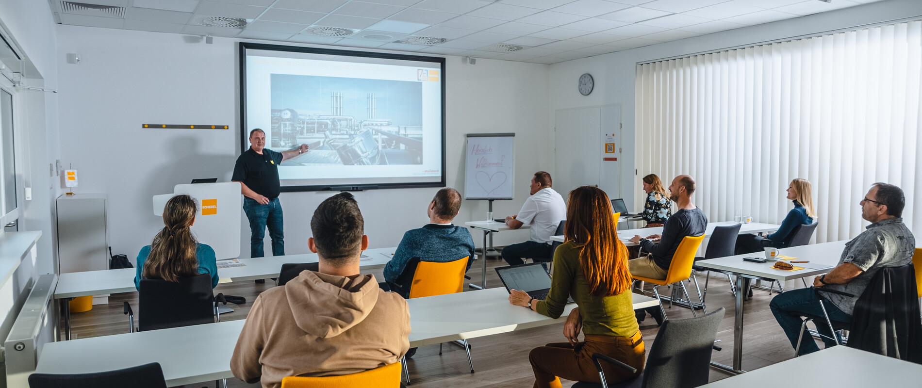 Schiedel Online-Webinare - Alles rund um Schornsteine, Öfen und Lüftungssysteme