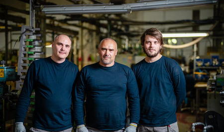 Zaměstnanci ve výrobě Schiedel Teplice