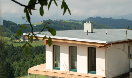 Haus mit einem Keramik-Schornsteinsystem