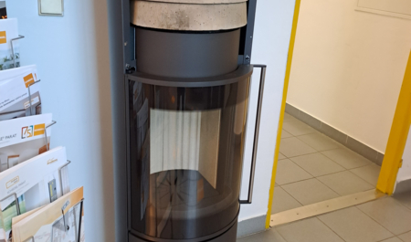 MIMAS kandalló egy bemutatóteremben