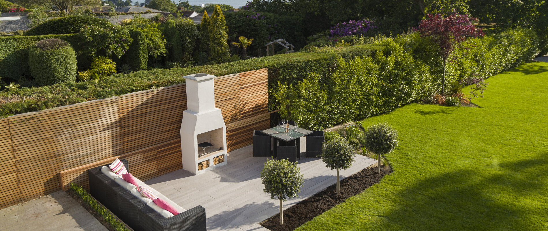 Image Title: If somebody hovers the image it appears.