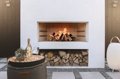 Hagepeis fra Schiedel med flammer