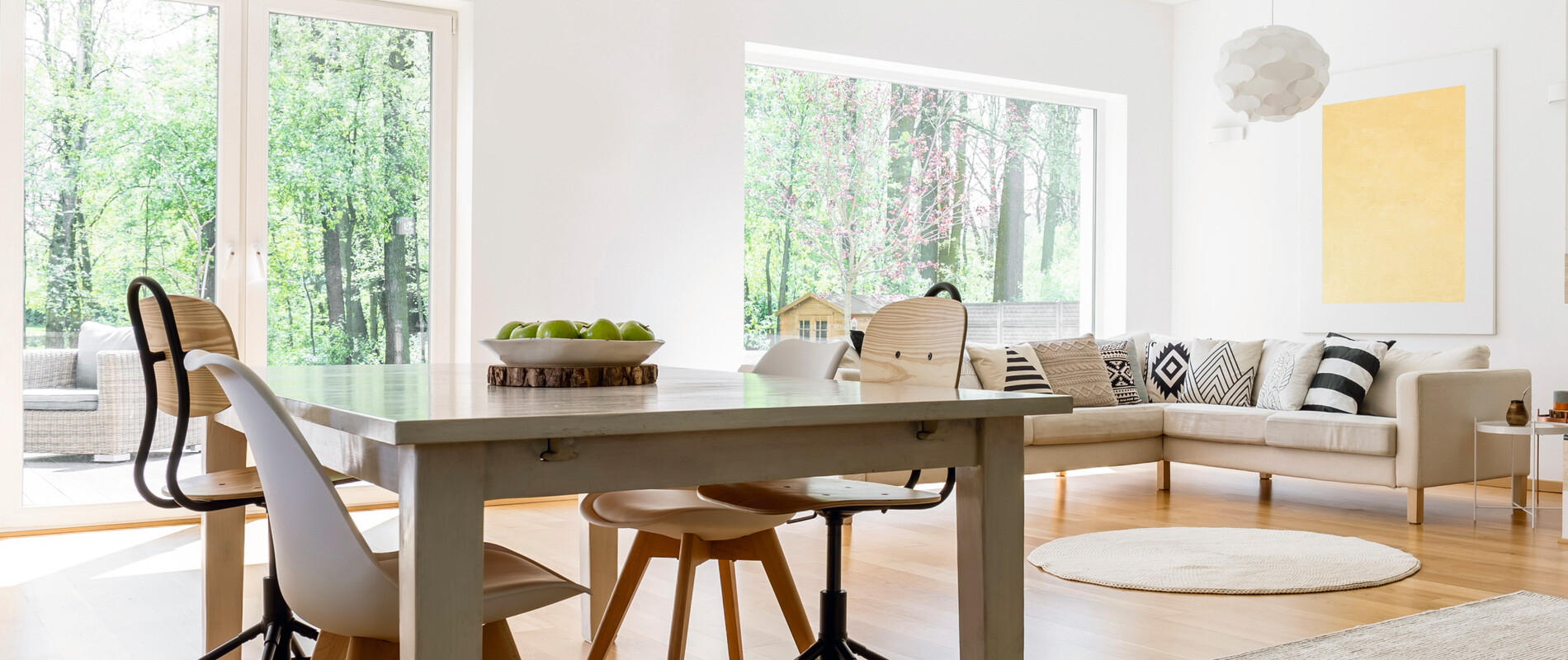 Prostrana bijela blagovaona